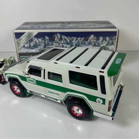 2004 HESS Truck Sport Utility Vehicle And Motorcycles 40th Anniversary Edition - Picture 3 of 7
